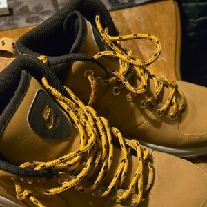 Nike Manoa Men's Brown Boots with Yellow Laces